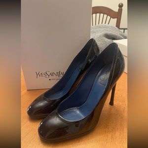 Black patent leather pumps